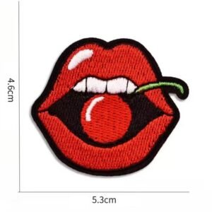 Écusson thermocollant bouche cerise brodée