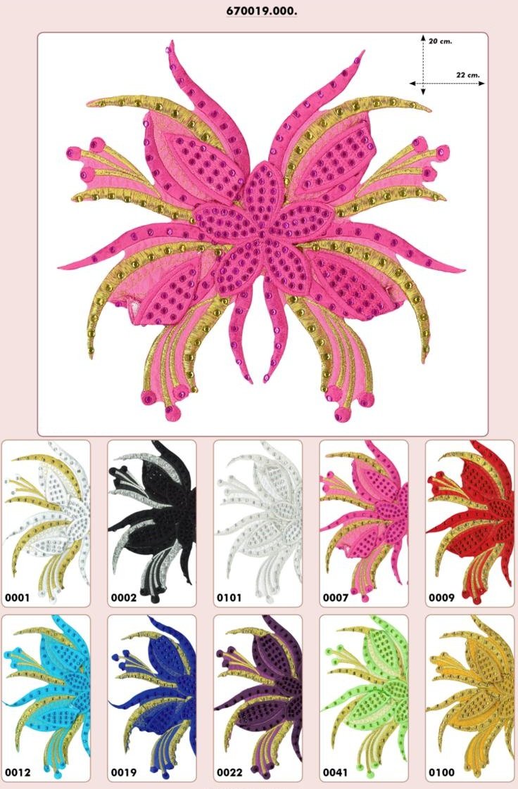 Plastron brodé thermocollant fleur exotique